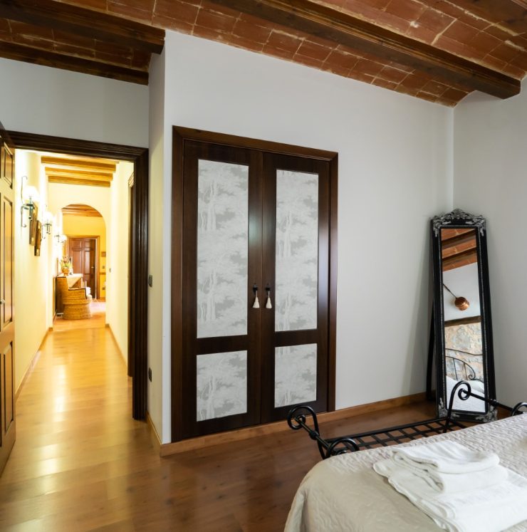 casa-aguelo-apartamento-jiloca-habitacion-matrimonio-vista-pasillo