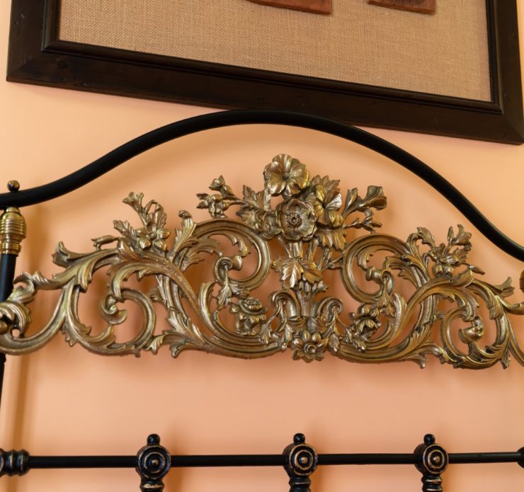 casa-aguelo-apartamento-peracense-detalle-cabecero-habitacion-matrimonio