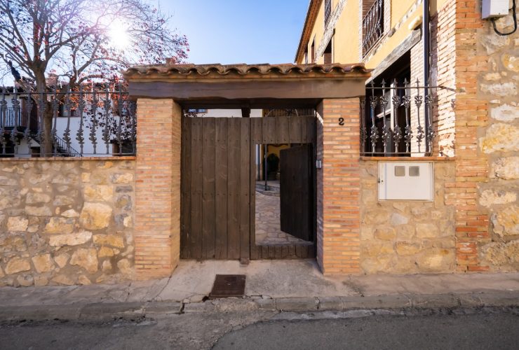 casa-aguelo-entrada-puerta-jardin-frontal